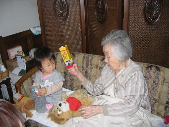 1歳 vs 90歳.jpg